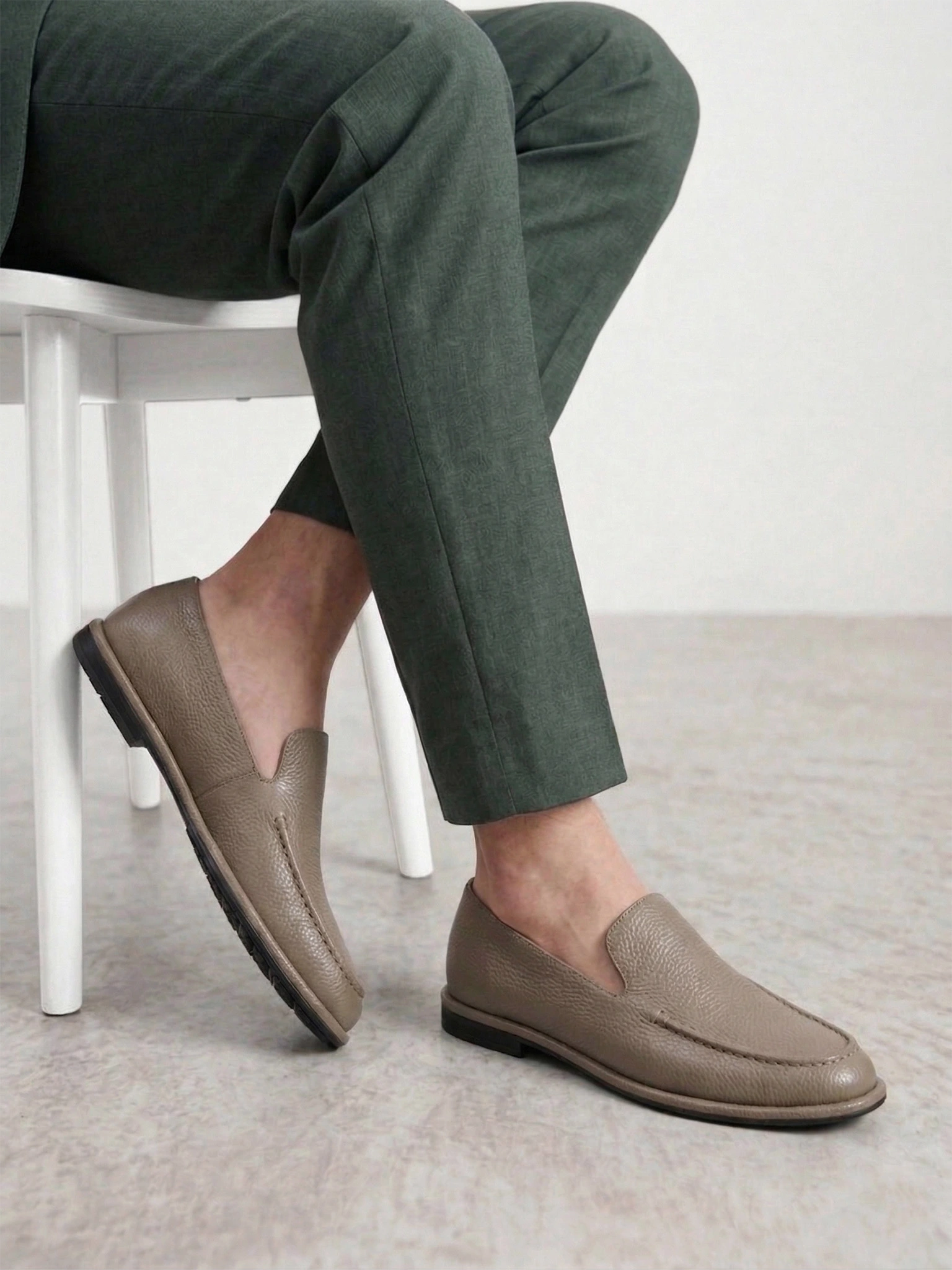 Туфли серого цвета на венском каблуке 